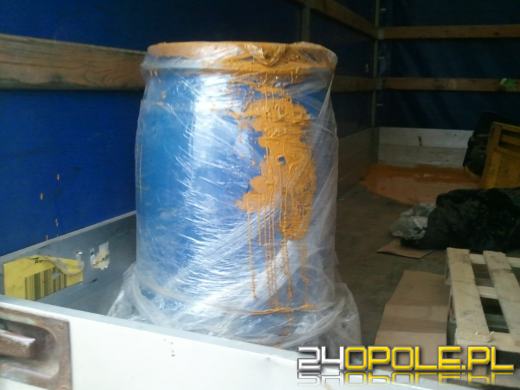 Rozlana farba na Alei Przyjaźni