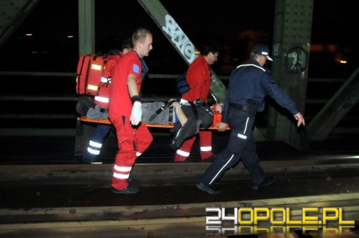 Młody mężczyzna został potrącony przez pociąg