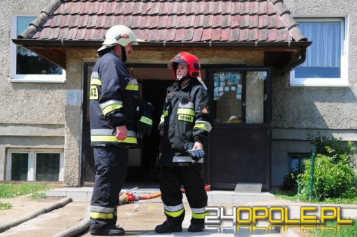 Kobieta dowodzi zastępem strażaków