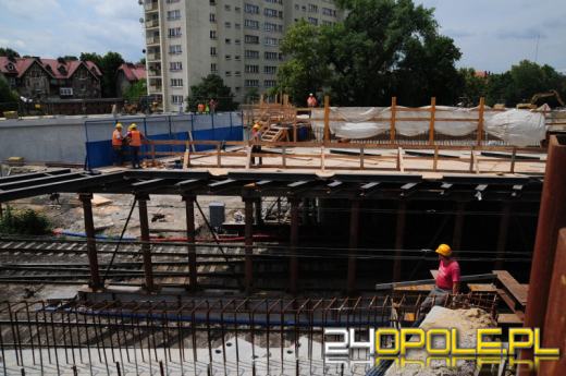 Prace przy wiadukcie na Ozimskiej ruszyły z kopyta