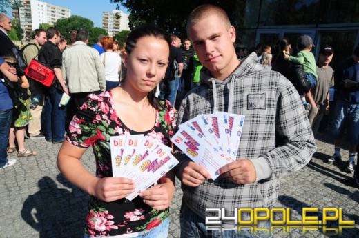 Długa kolejka po bilety na niedzielny koncert