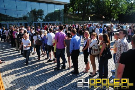 Długa kolejka po bilety na niedzielny koncert