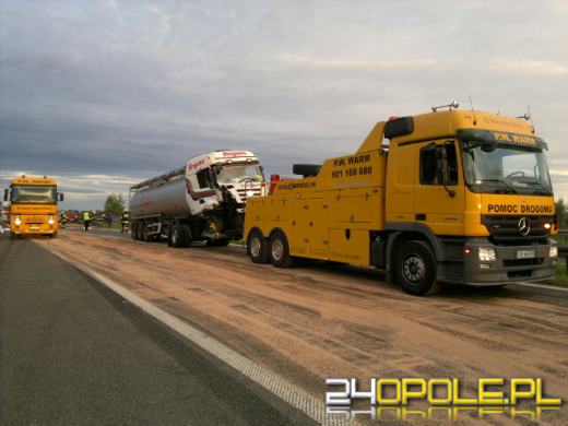 Przewrócona cysterna blokowała ruch na autostradzie