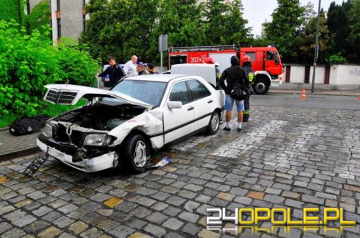 Zderzenie dwóch mercedesów w centrum Opola