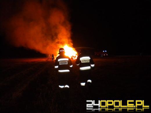 Nastolatkowie podpalili słomę dla zabawy