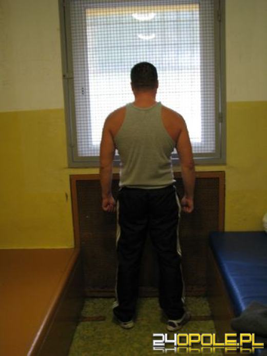 Złodzieje szarpali się z ochroniarzem