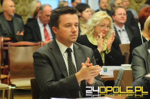 Nowi radni Opola zaprzysiężeni. Niespodzianka w klubie PiS