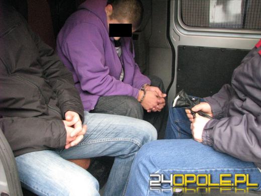 Pijani napastnicy pobili i okradli 24-latka