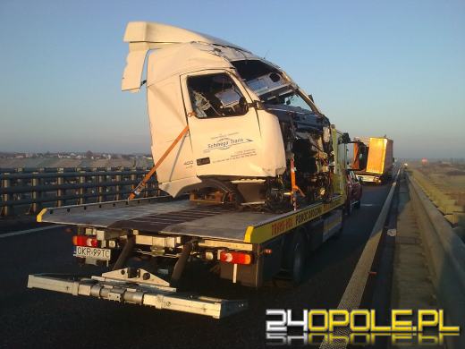 Utrudnienia na autostradzie po wypadku ciężarówki