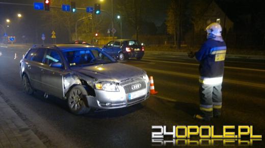 Kierowca audi zignorował czerwone światło 