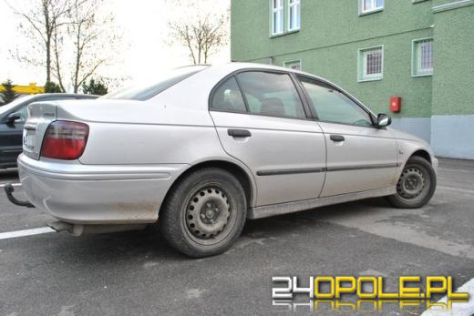 Samochodowy złodziej wpadł, bo jechał bez włączonych świateł