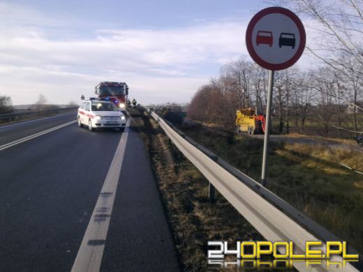 Ciężarówka spadła z wiaduktu w Dąbrowie