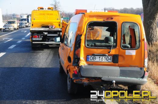 Ciężarówka spadła z wiaduktu w Dąbrowie