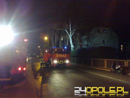 6 zastępów straży pożarnej gasiło dach w Głogówku