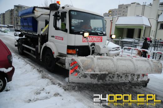 Śnieg na Opolszczyźnie. Drogowcy w gotowości