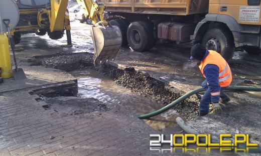 Mieszkańcy Kluczborka bez wody. Awaria wodociągu 