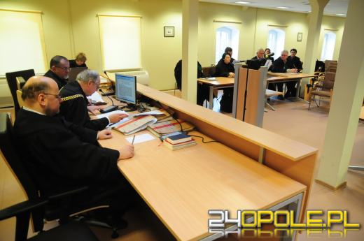 47 oskarżonych. Do sądu przyszło tylko kilku