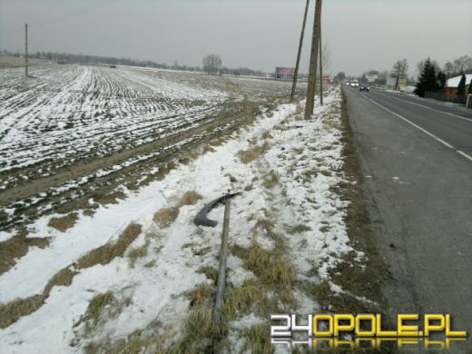 Przejechał kilkaset metrów polem, uderzył w drzewo i dachował