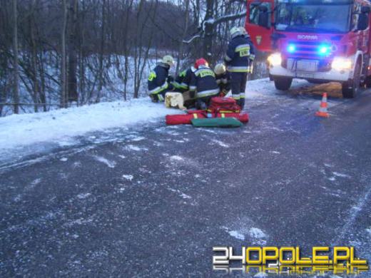 Dachowanie pod Niemodlinem, ranny 22-letni kierowca