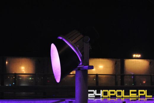 Uwaga na źle ustawione lampy przy wiadukcie na Struga