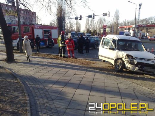 Wypadek na skrzyżowaniu, tworzą się korki