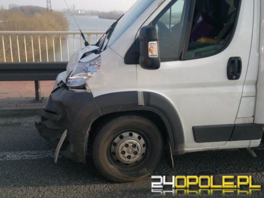 Kierowca auta dostawczego wjechał w volkswagena