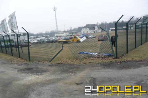 Kierowca hondy staranował ogrodzenie