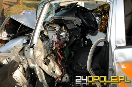 24-latek wyszedł cało ze zderzenia z drzewem