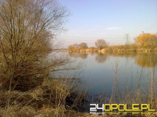 Dwuletnia dziewczynka wpadła do Odry. Zmarła w szpitalu