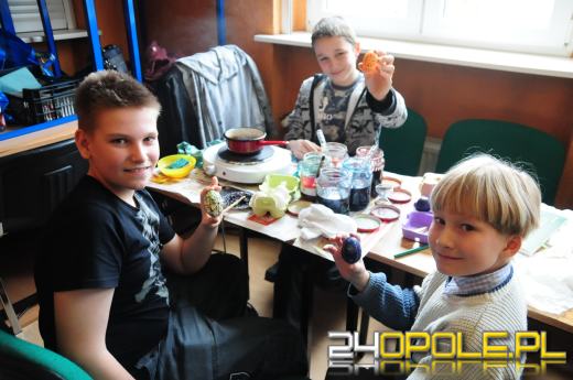 Wielkanoc się zbliża. Zobacz jak dzieci przygotowują kroszonki