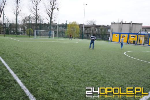 Orliki pękają w szwach, a na murawie Centrum Sportu pustki
