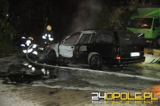 W nocy spłonął kolejny samochód