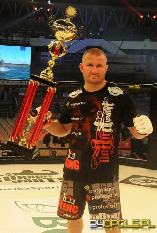 Damian Grabowski triumfiuje na MMA Attack 2