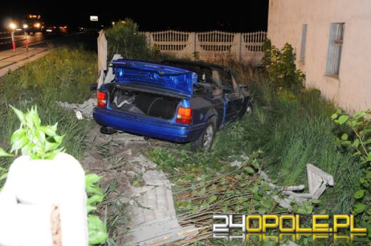 Kabriolet wpadł na posesję
