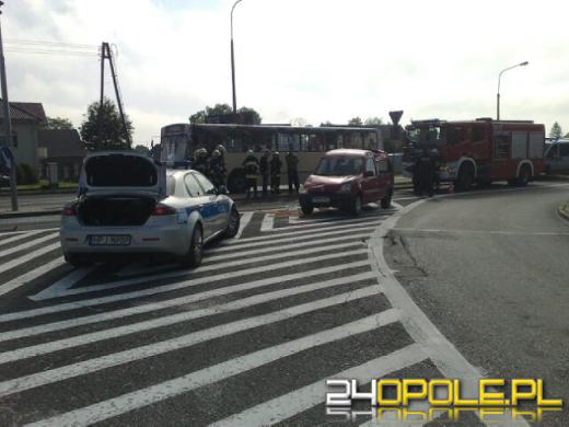 Wjechała na skrzyżowanie na czerwonym świetle, doszło do zderzenia
