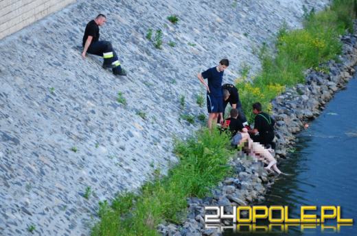 Dramatyczna akcja ratunkowa na Odrze, tonącego uratowali przechodnie