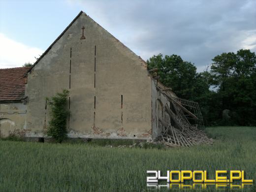 Zawalił się dach opuszczonej stodoły