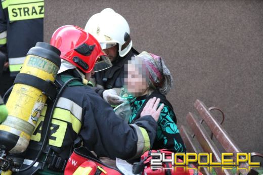 Policjanci uratowali starszą kobietę