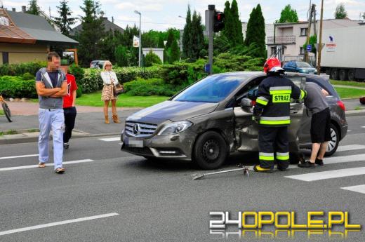 Kobieta wymusiła pierwszeństwo na skrzyżowaniu, trzy osoby ranne
