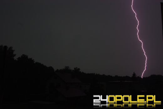 Nawałnica nad Opolem - wiatr przewracał drzewa i garaże