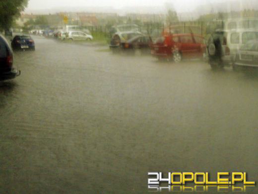 Nawałnica nad Opolem - wiatr przewracał drzewa i garaże