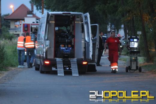 Niebezpieczny ładunek podłożony pod samochodem