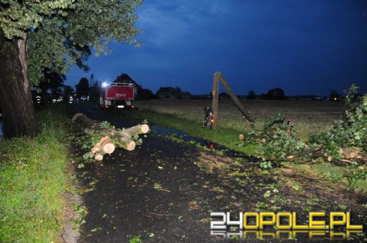 Skutki nawałnicy - uszkodzone dachy, mieszkańcy bez prądu