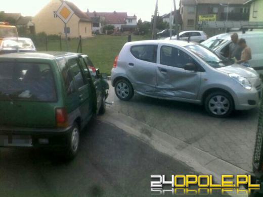 Trzy auta zderzyły się w Tarnowie Opolskim