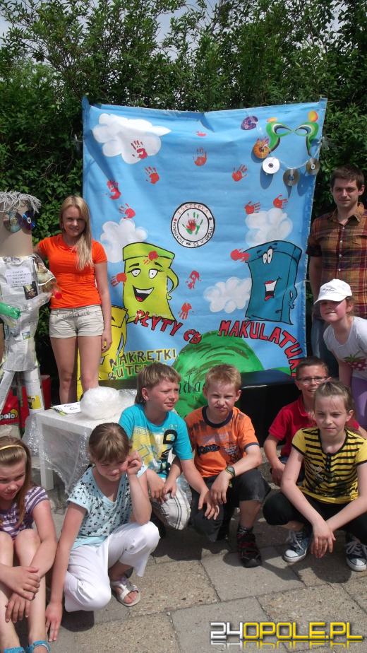 Nie wyrzucaj plastikowych nakrętek - pomóż dzieciom