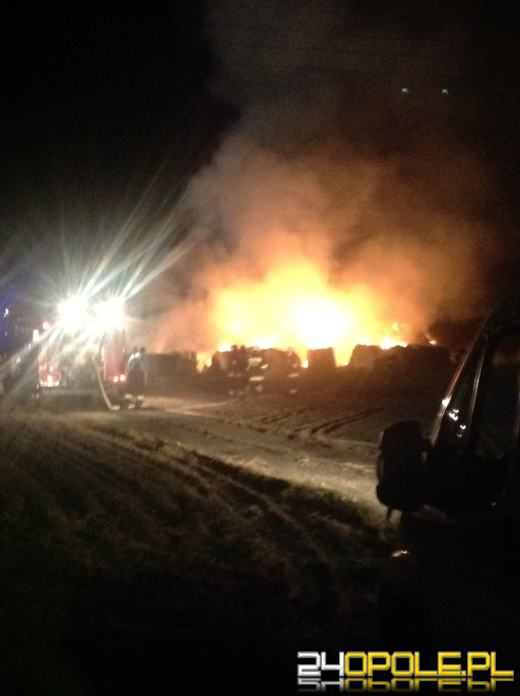 Ogromny pożar w Gogolinie. Spłonęło ponad 100 ton słomy