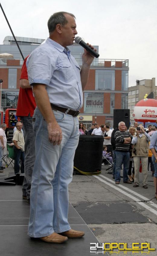 Trwa piknik motoryzacyjny na Placu Kopernika