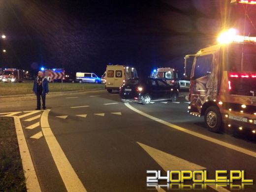 Peugeot z 8 osobami wpadł do rzeki