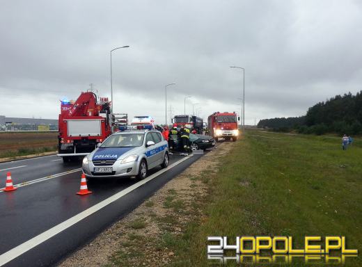 Kierowca audi zawracał na obwodnicy, zderzył się z ciężarówką