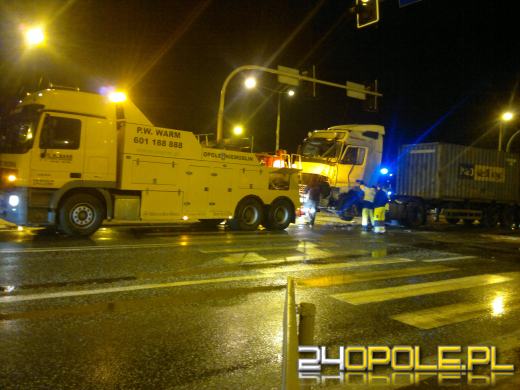 Dwie ciężarówki zderzyły się na obwodnicy Opola, kierowcy utknęli w korkach